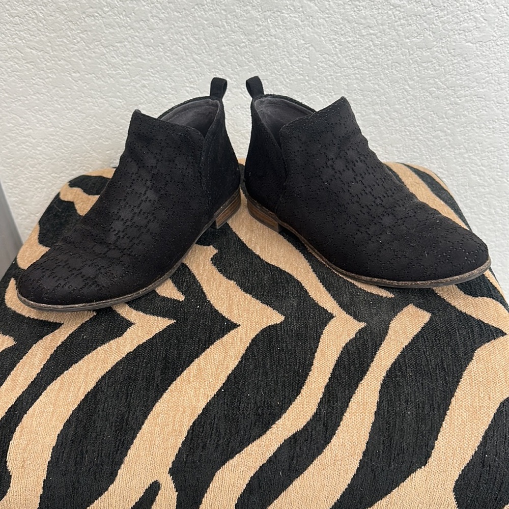 Black Booties 🖤 - Picture 3 of 4